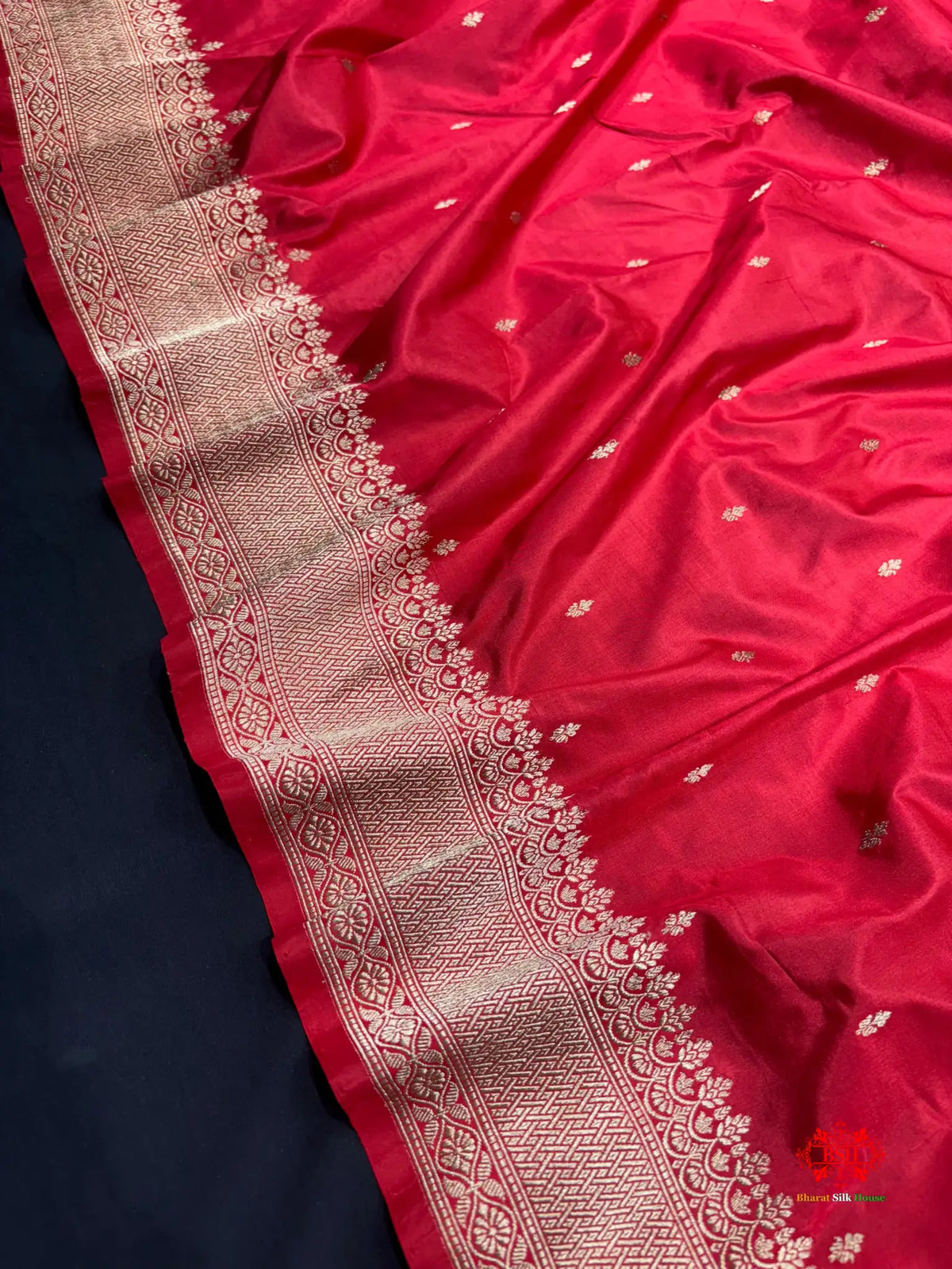 Pure Banarasi  Handloom Katan Silk Antique Zari Saree In Shades Of Red - Pure Kataan Silk -