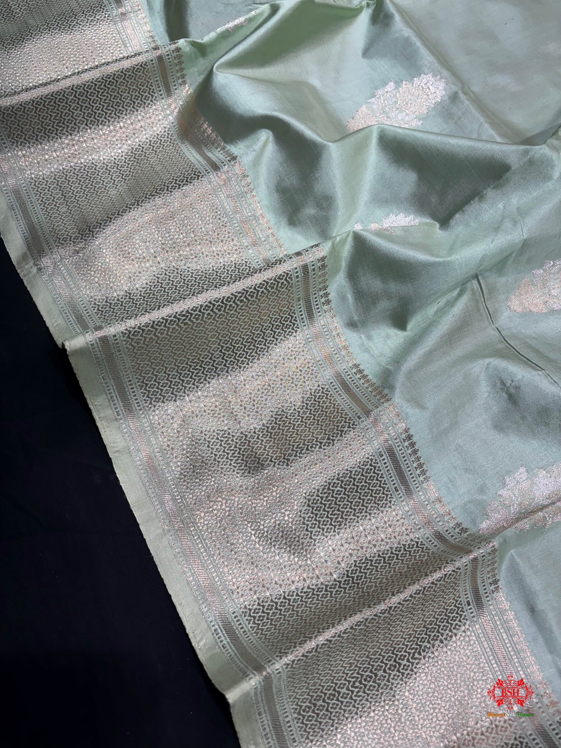 Pure Banarasi  Handloom Katan Silk  Antique Dual Zari Saree In Shades Of Light Firozi - Pure Kataan Silk - 